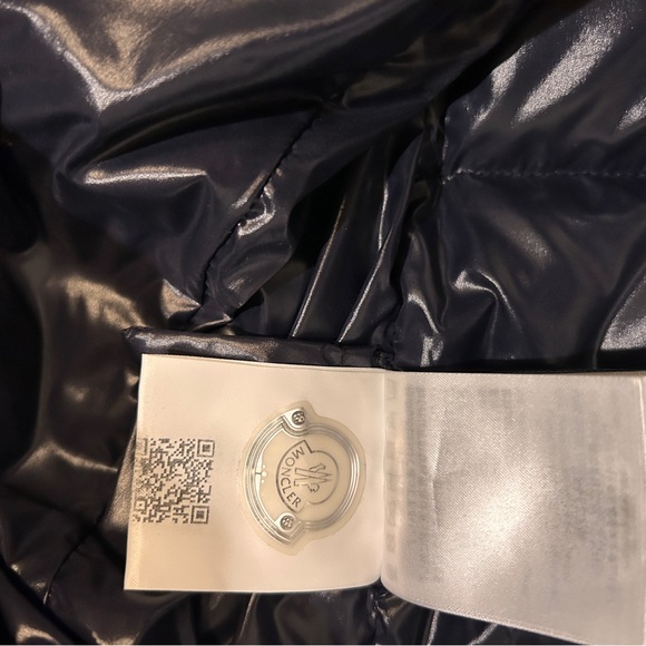 Authentic moncler coat in very very good condition - Picture 9 of 11